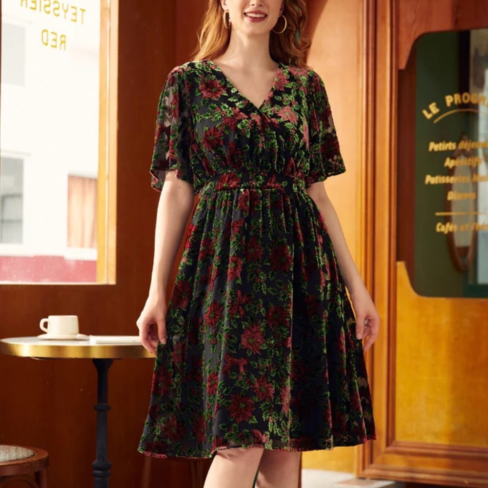 New ModCloth Flutterly Fabulous A Line Dress Happy Holly Days - Picture 1 of 7